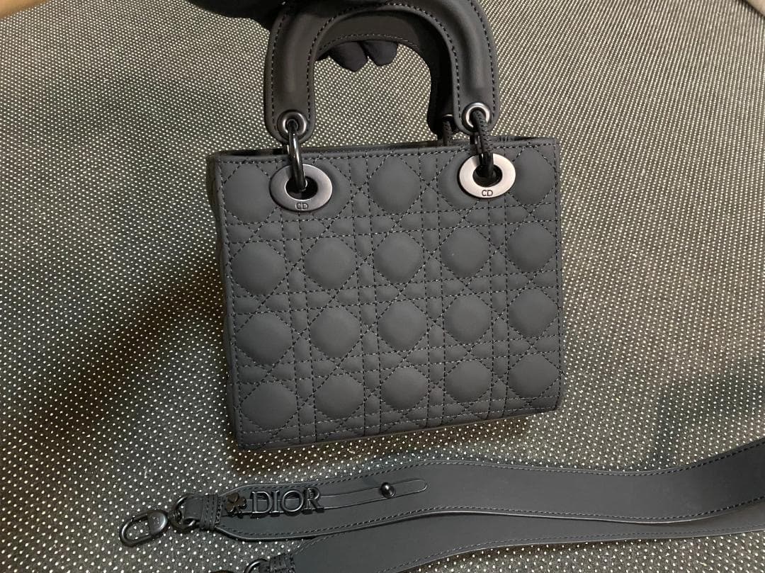 Dior グレー キルティングショルダーバッグ