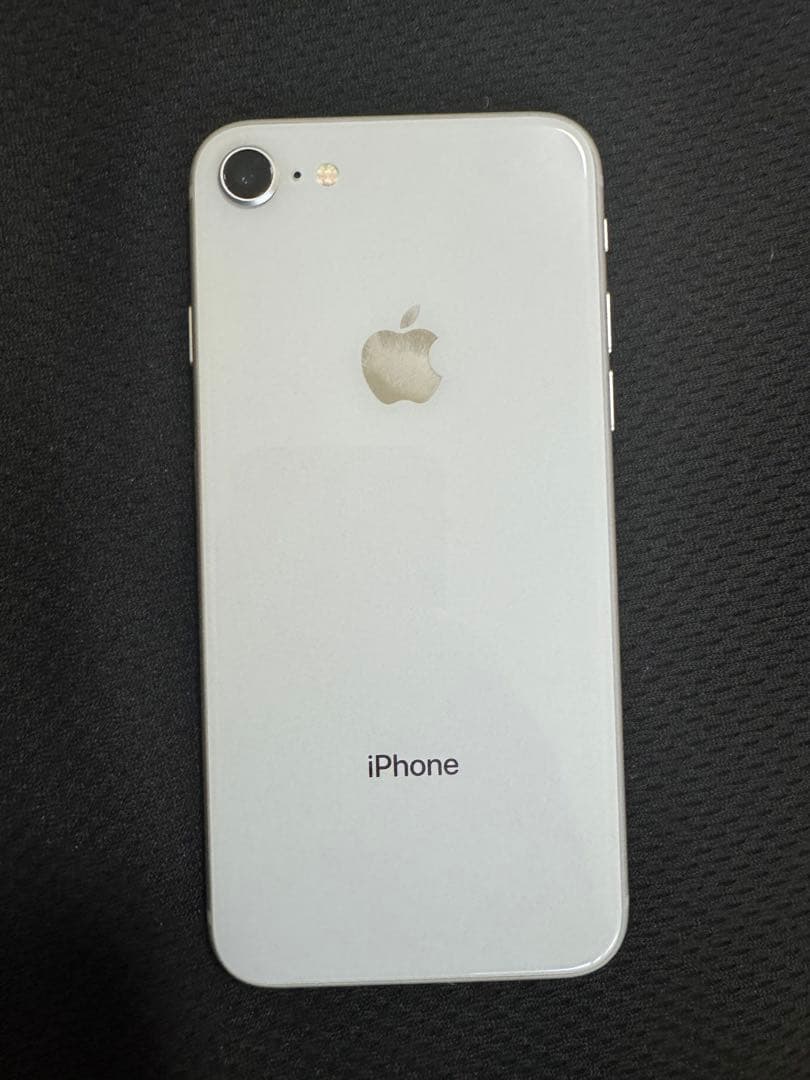 Apple iPhone 8 シルバー　64GB