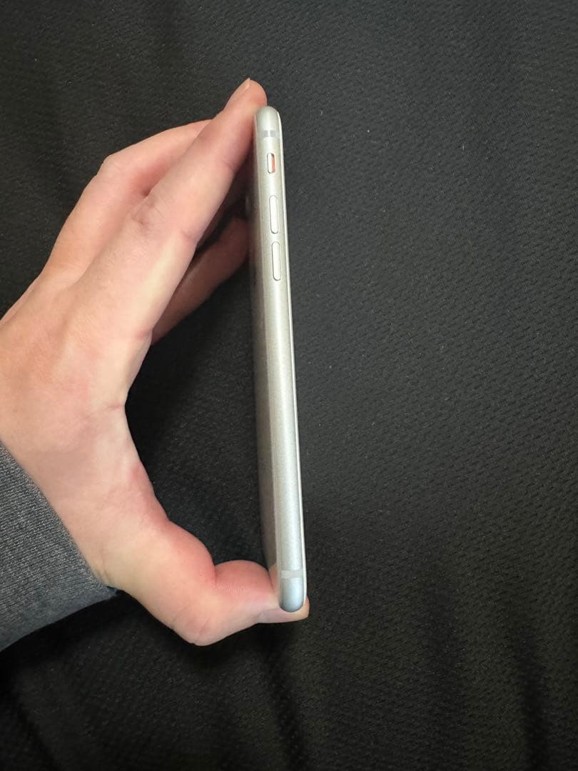 Apple iPhone 8 シルバー　64GB