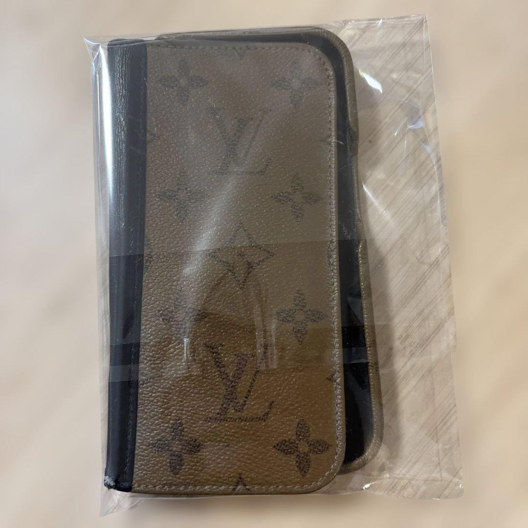 ルイヴィトン iPhone15 Pro ケース モノグラムリバース 手帳型