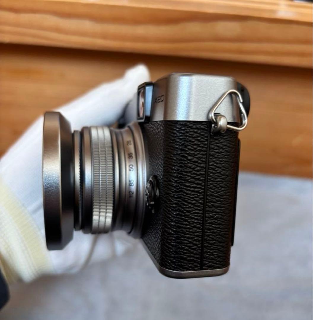 【感動品】FUJIFILM X20 シルバー、純正レザーケース・フードセット