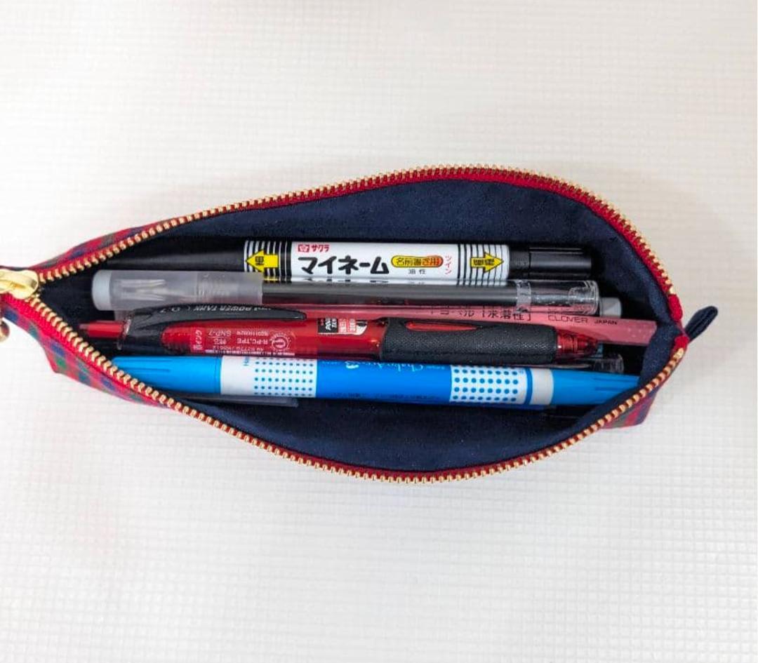 びっくりする位沢山入るペンポーチ　ハンドメイド　化粧筆入れにもなるよ