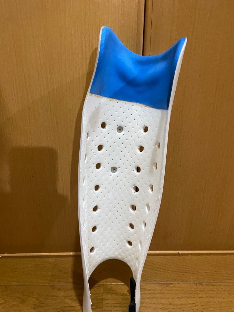 足右脚用装具