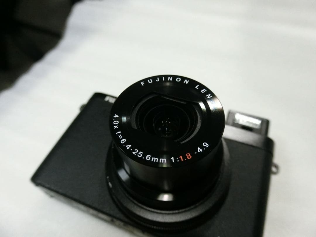 FUJIFILM XQ1 コンパクトデジタルカメラ