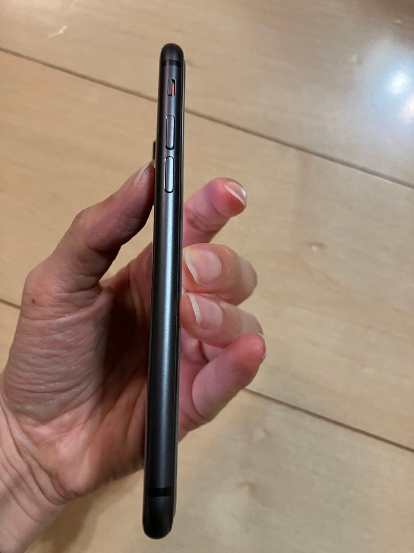 Apple iPhone 8 64GB ブラック 本体　美品