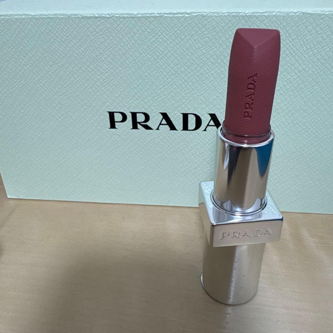 Prada Monochrome Smooth Nylon 口紅
