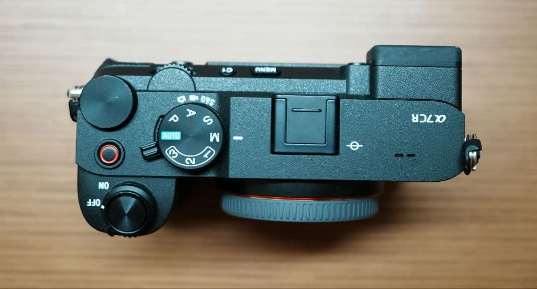 Sony α7CR ミラーレスカメラ 本体とストラップ ilce-7cr