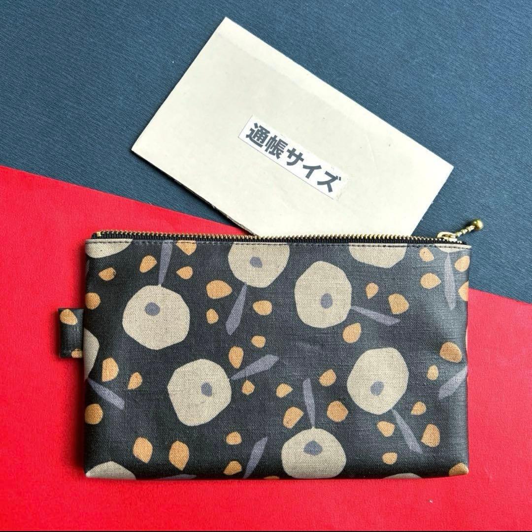 ラミネートポーチ　（シンプルフラワー）　ハンドメイド　ポーチ　745