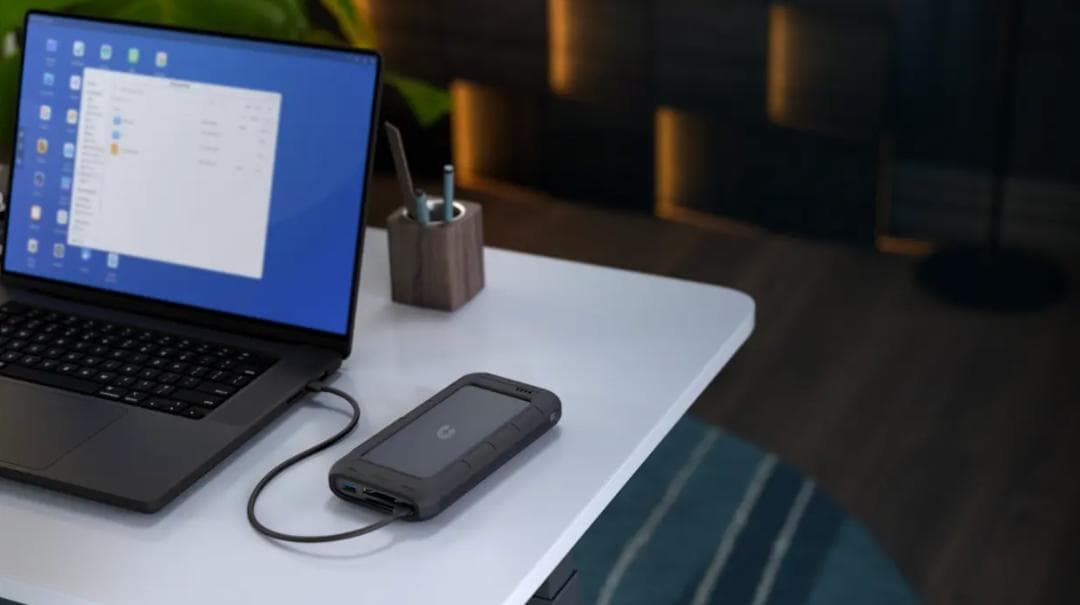 古い袋様　未開封新品 UnifyDrive UT2 ポータブルNAS 高性能AI