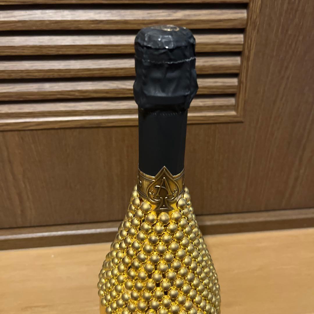 Armand de Brignac ゴールドスパークリングワイン
