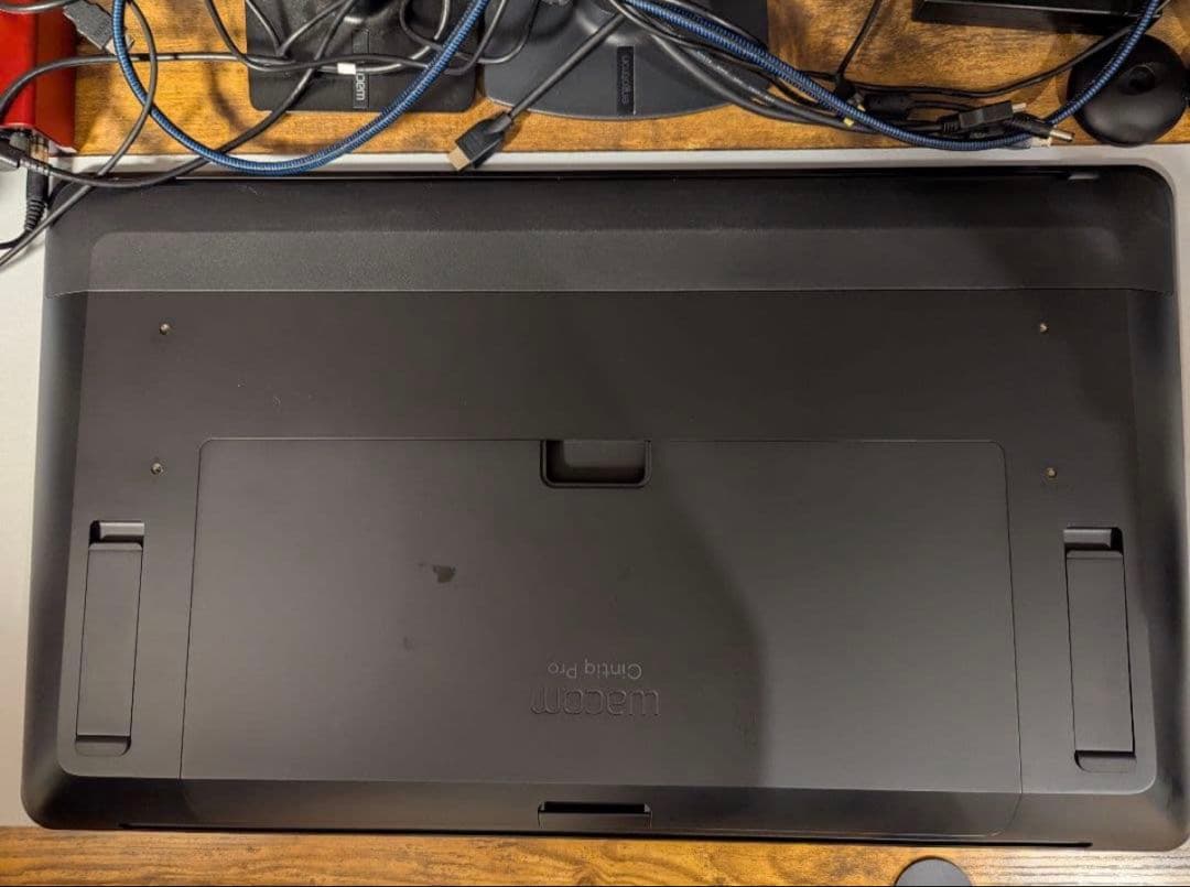 Wacom Cintiq Pro 24タッチ機能付＋純正アームセット