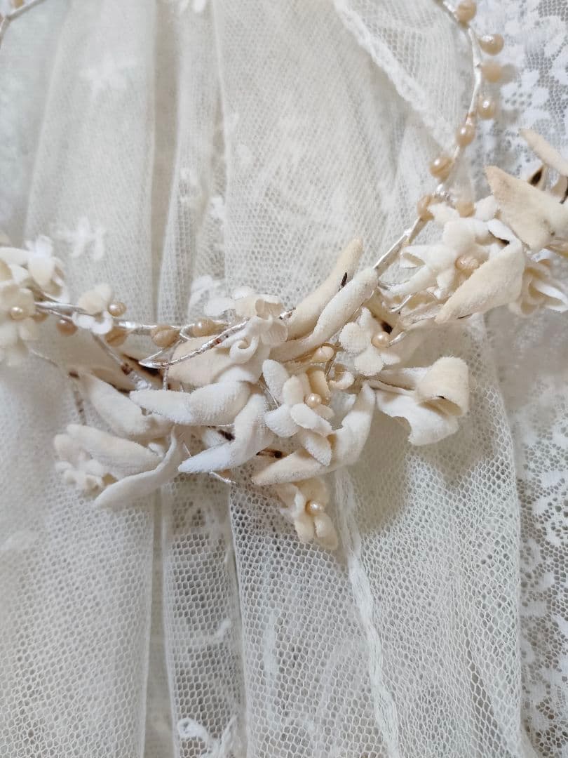 ☆布花とワックスフラワーの繊細なティアラ　フランスアンティーク☆
