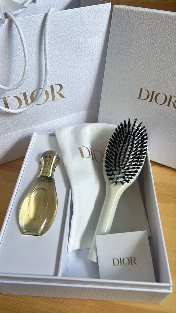 Dior ヘアブラシ 香水 セット専用ポーチ付き