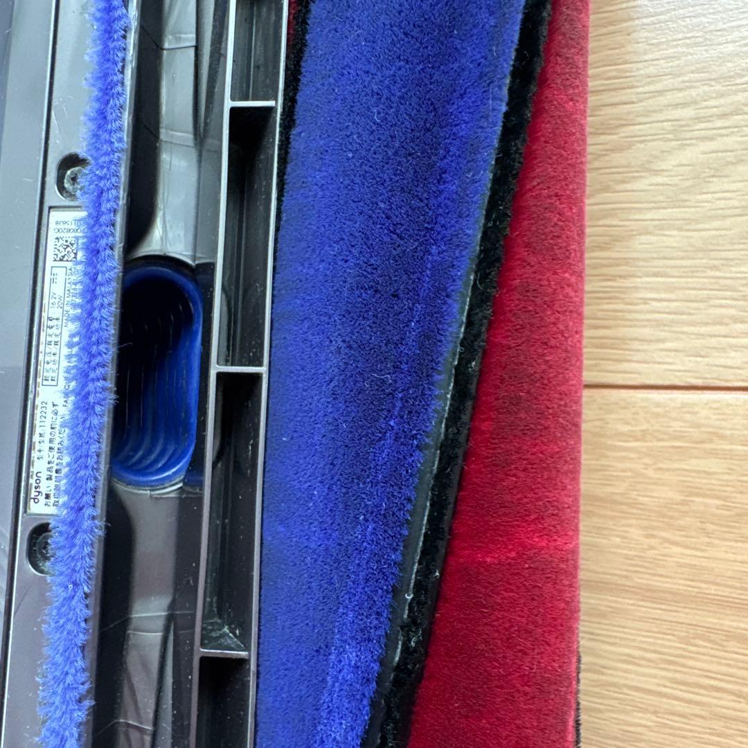 ダイソン　DYson v7 fluffy 　コードレス掃除機　作動確認済み