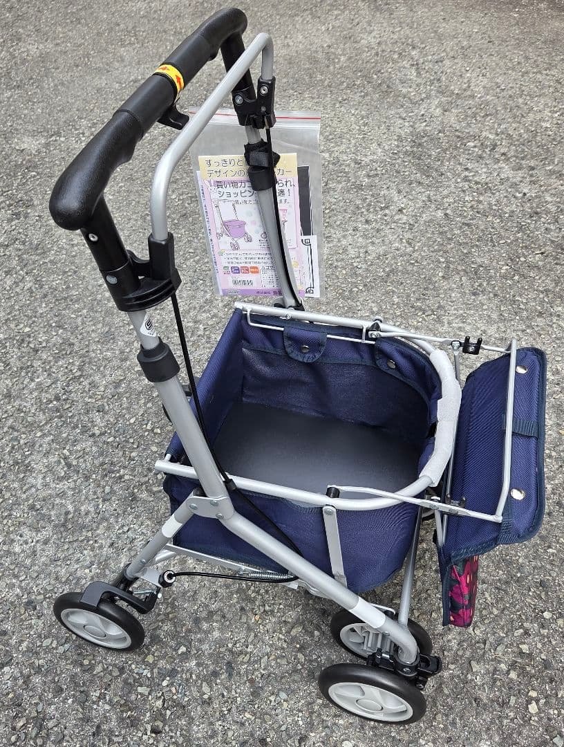 とっても可愛いお花柄のシルバーカー♪