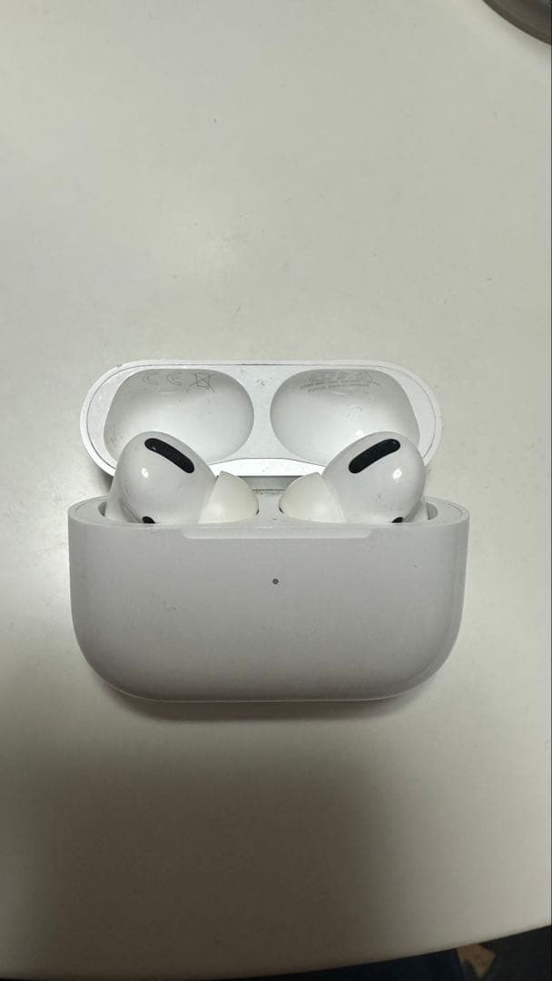 AirPods Pro 本体 ホワイト 充電ケース付き　第一世代