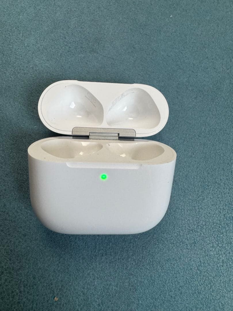 正規品 A3059 003-240094 AirPods 4世代 充電ケースのみ