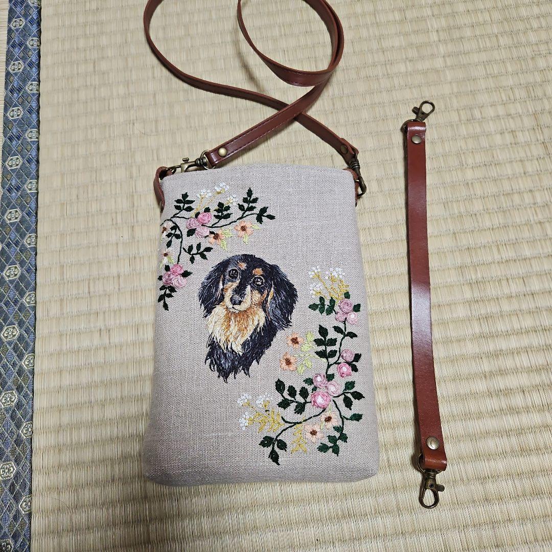 値下げ ハンドメイド ダックスフンド ポシェット 手刺繍 犬 ブラックタン