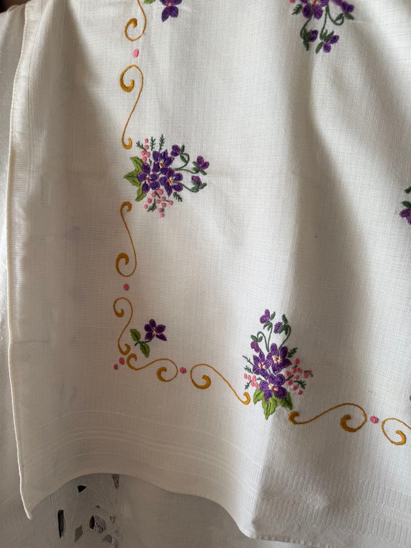 フランスアンティークஐ⋆*ラベンダー色花柄刺繍テーブルクロスஐ⋆*