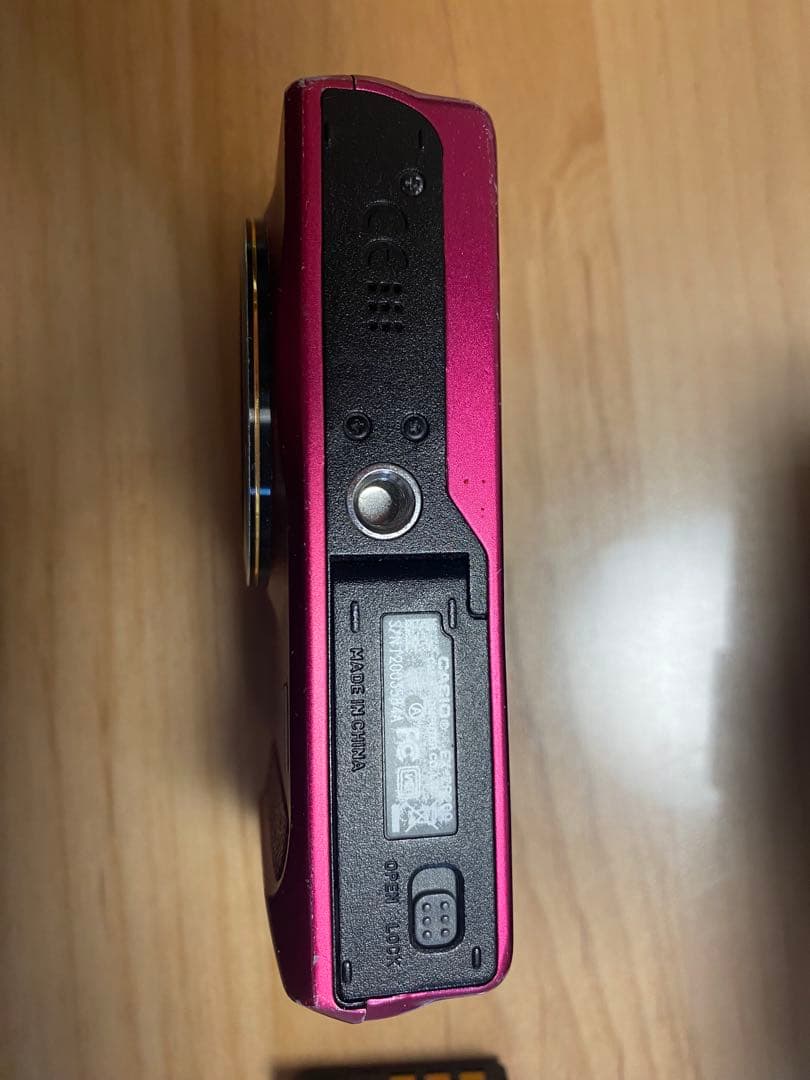 デジタルカメラ CASIO EXILIM EX-ZR200