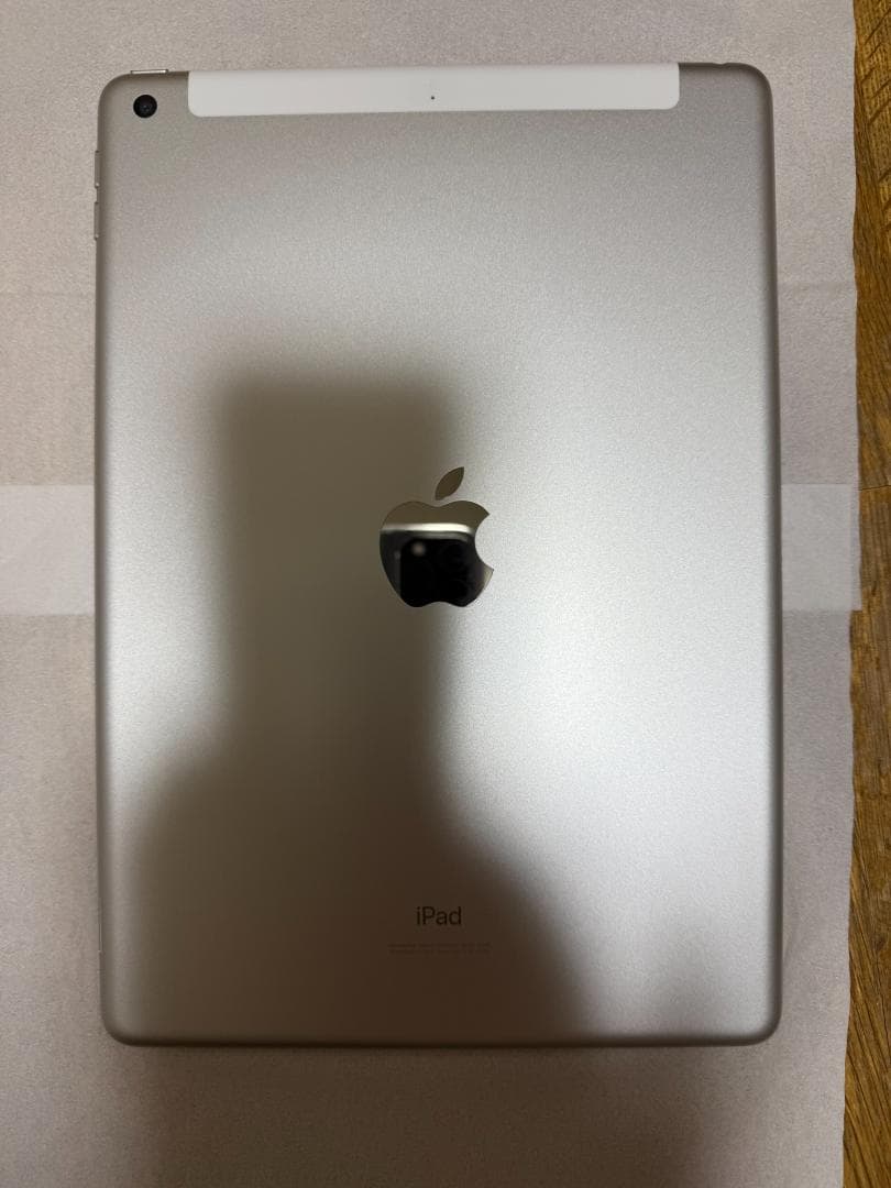 ‎Apple iPad 第８世代 シルバー 本体