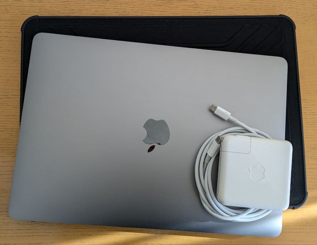 MacBook Pro 13インチ　スペースグレー　256GB 充電器+ケース等