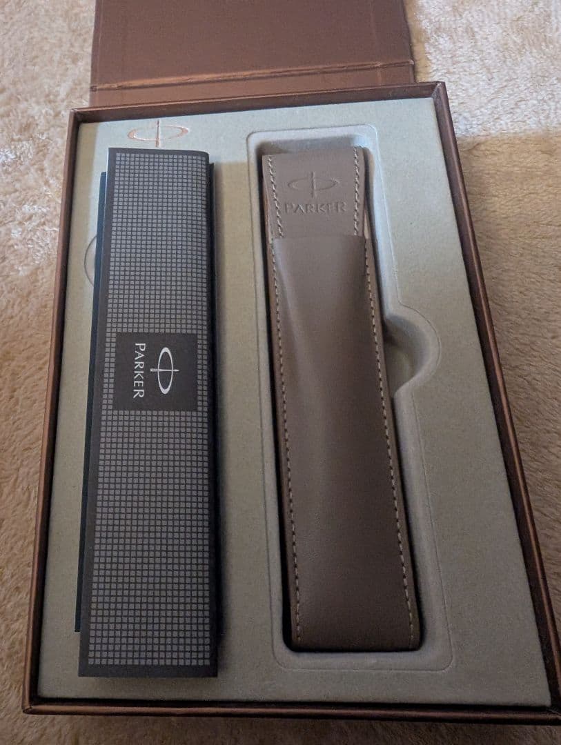 未使用 パーカー PARKER レッド ボールペン ケース付
