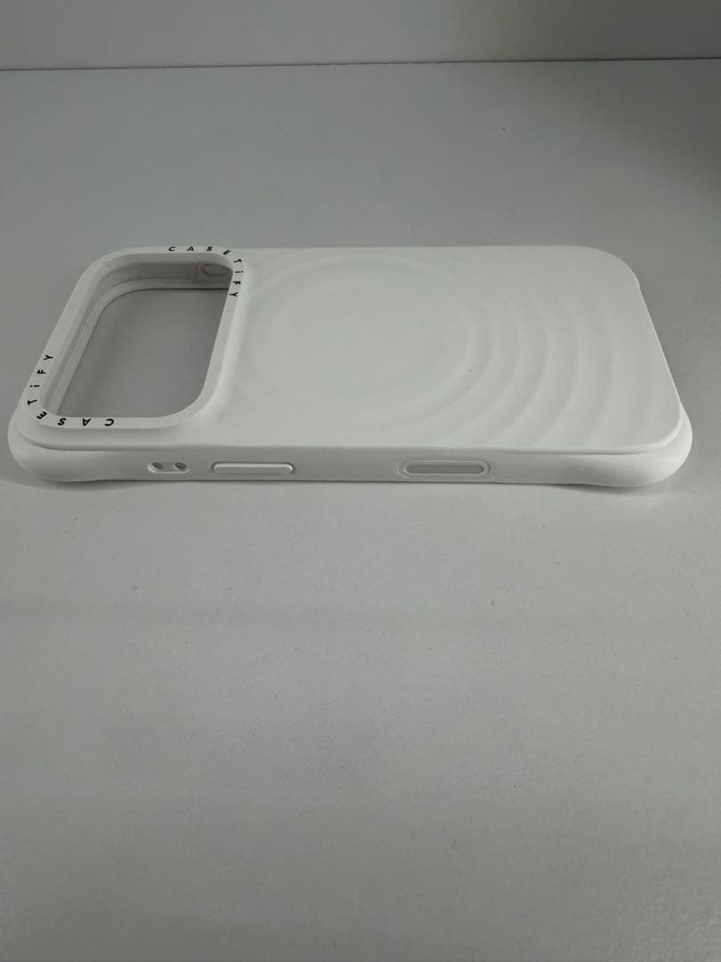 casetify iPhone17pro ウェーブシリコンケース　AirPods