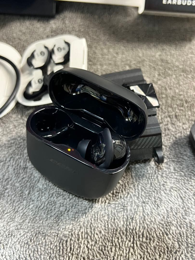 Bose Quietcomfort earbuds Ⅱ 右側／充電ケース