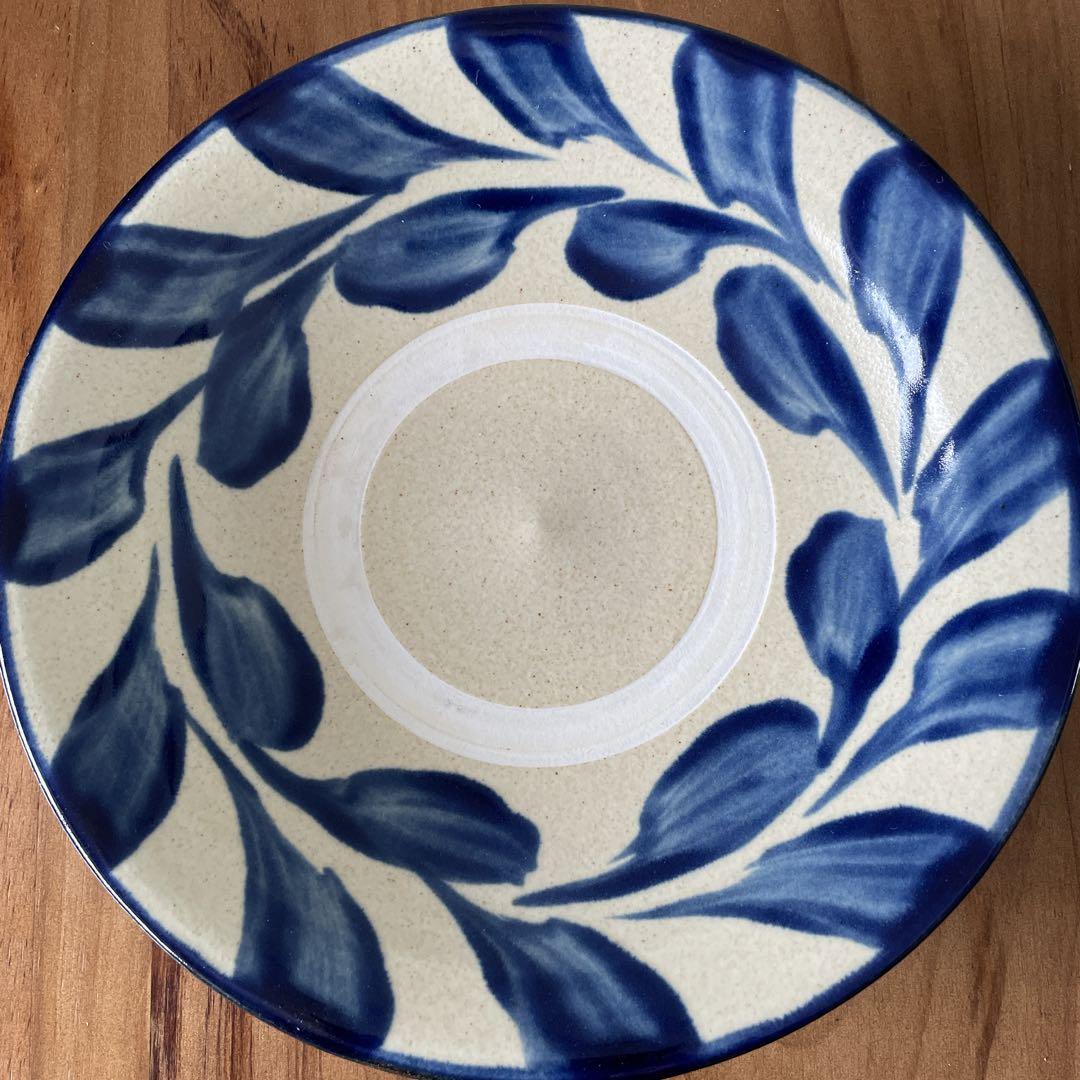 沖縄　やちむん《陶器屋須藤》青い模様の陶器七寸皿　食器
