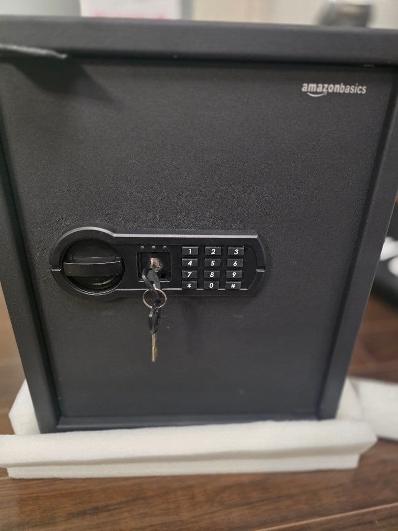 amazonbasics コンパクト金庫 デジタルロック付き