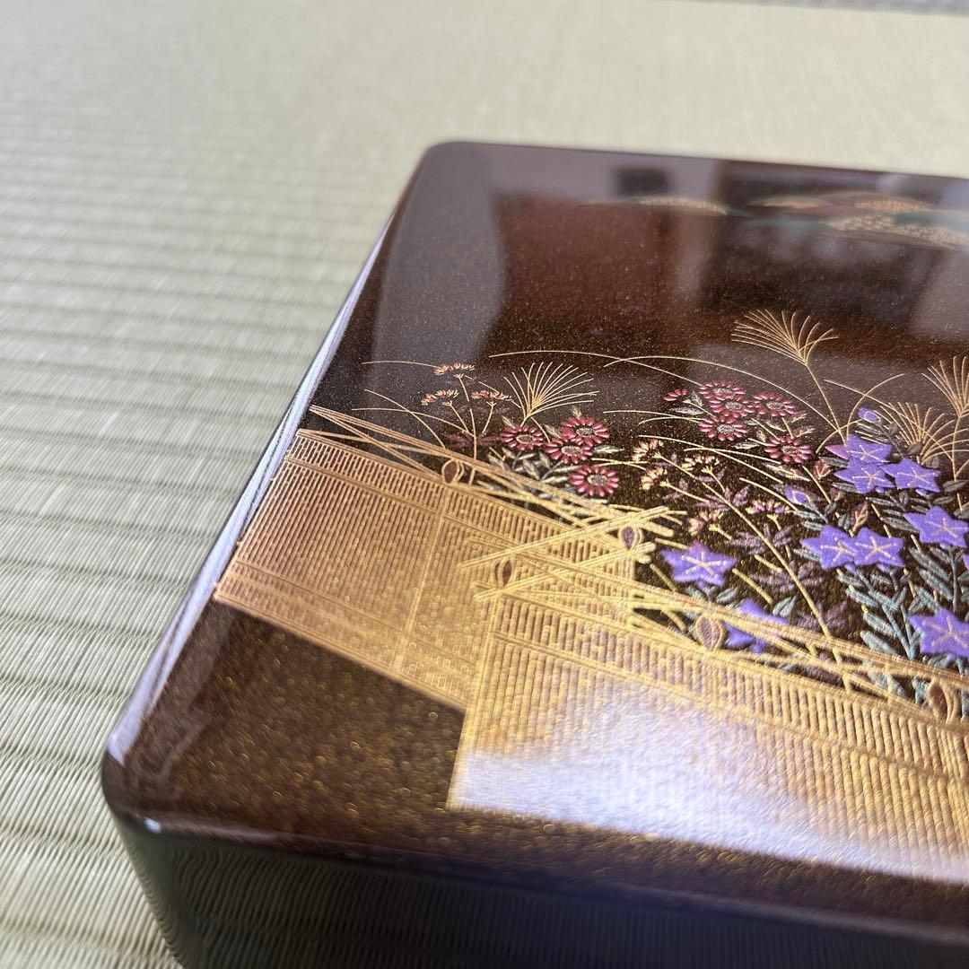 【美品】漆器高級箱　小花模様と庭園のデザイン