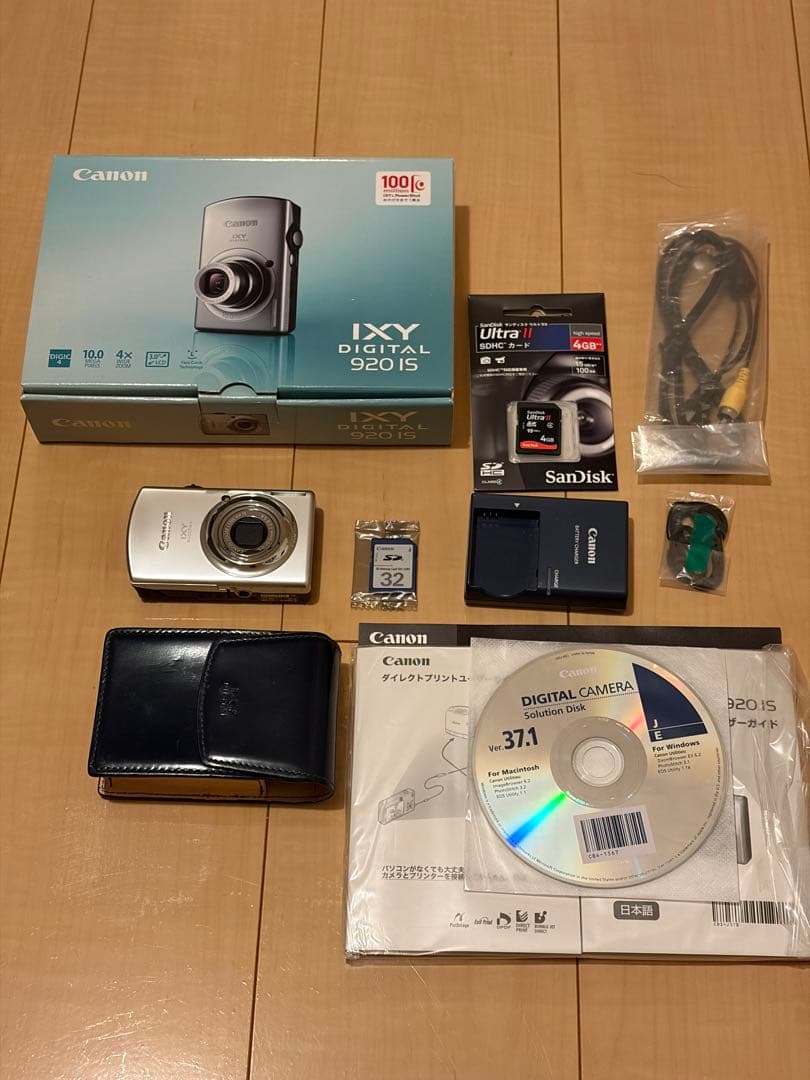 Canon IXY DIGITAL 920 IS 本体と専用レザーケース、付属品