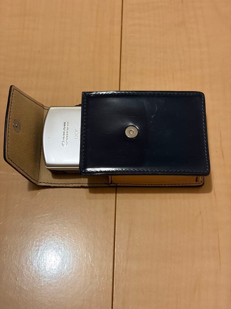 Canon IXY DIGITAL 920 IS 本体と専用レザーケース、付属品