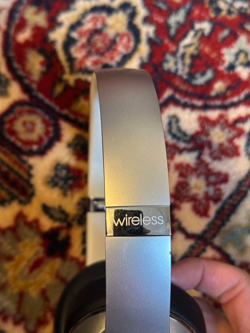 beats solo3 wireless 特別版シルバー