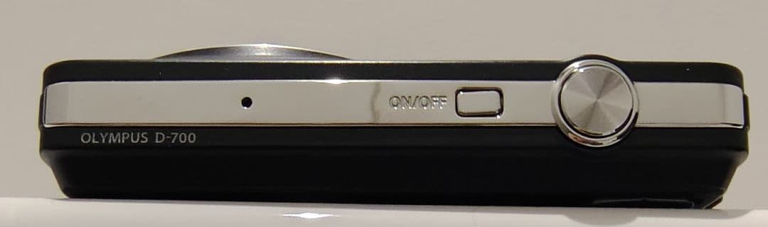 美品OLYMPUS コンパクトデジタルカメラ D-700 12メガピクセル中古品