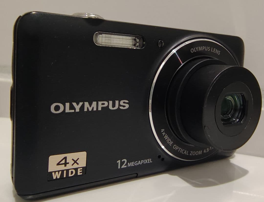 美品OLYMPUS コンパクトデジタルカメラ D-700 12メガピクセル中古品
