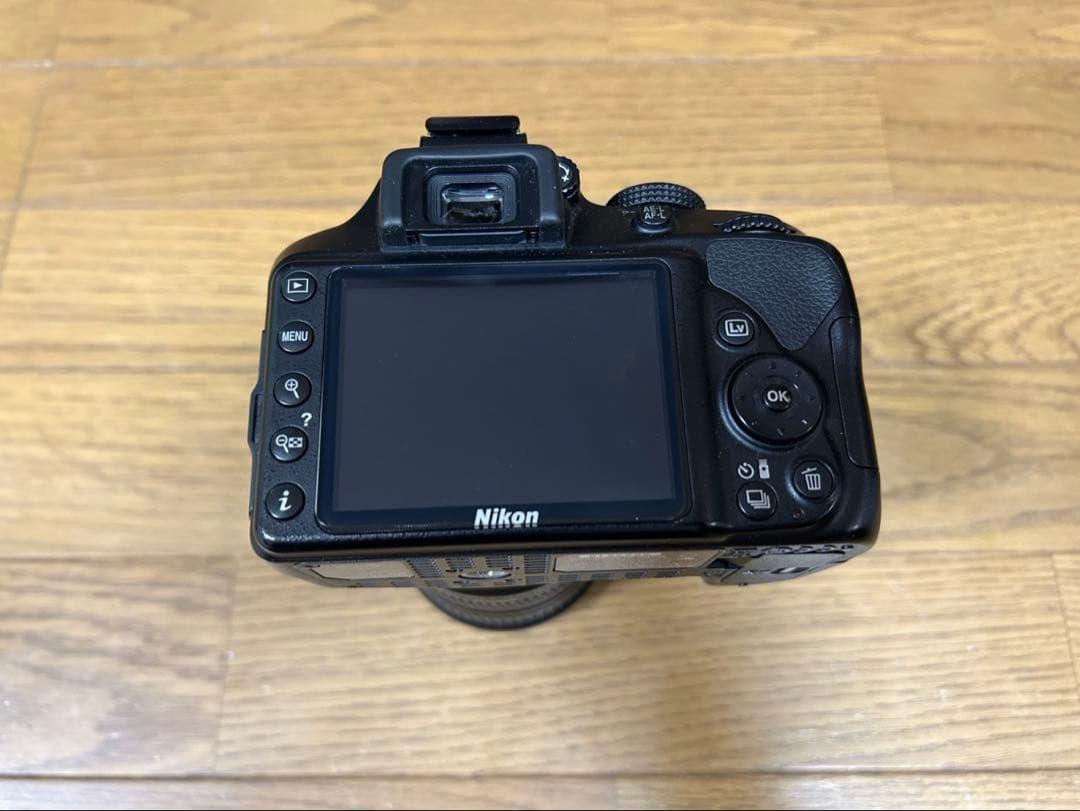 Nikon D3400 デジタル一眼レフ　18mm-200mmレンズ付き