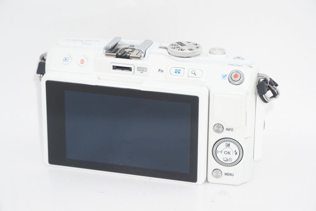 OLYMPUS E-PL6 ミラーレス一眼 ホワイトボディのみ