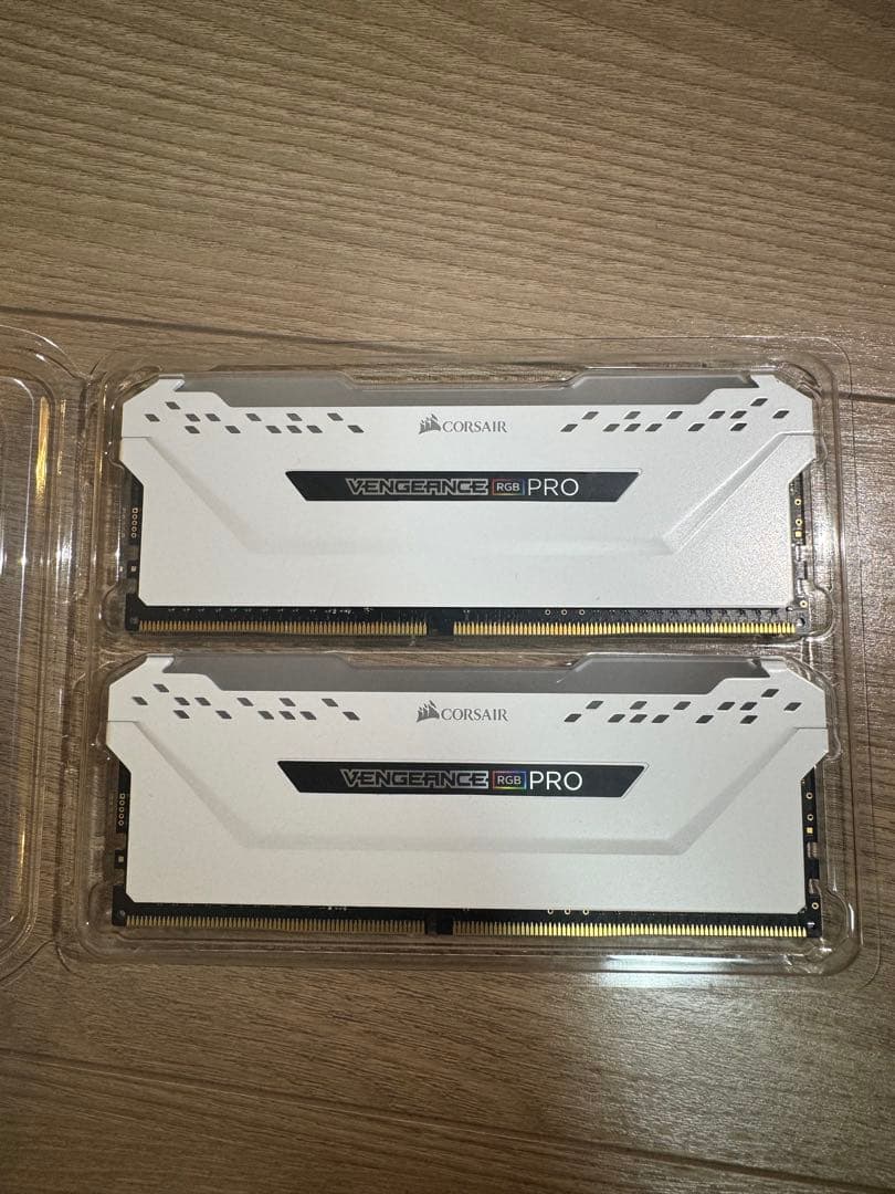 Corsair VENGEANCE RGB PRO 16GB（8GB×2）