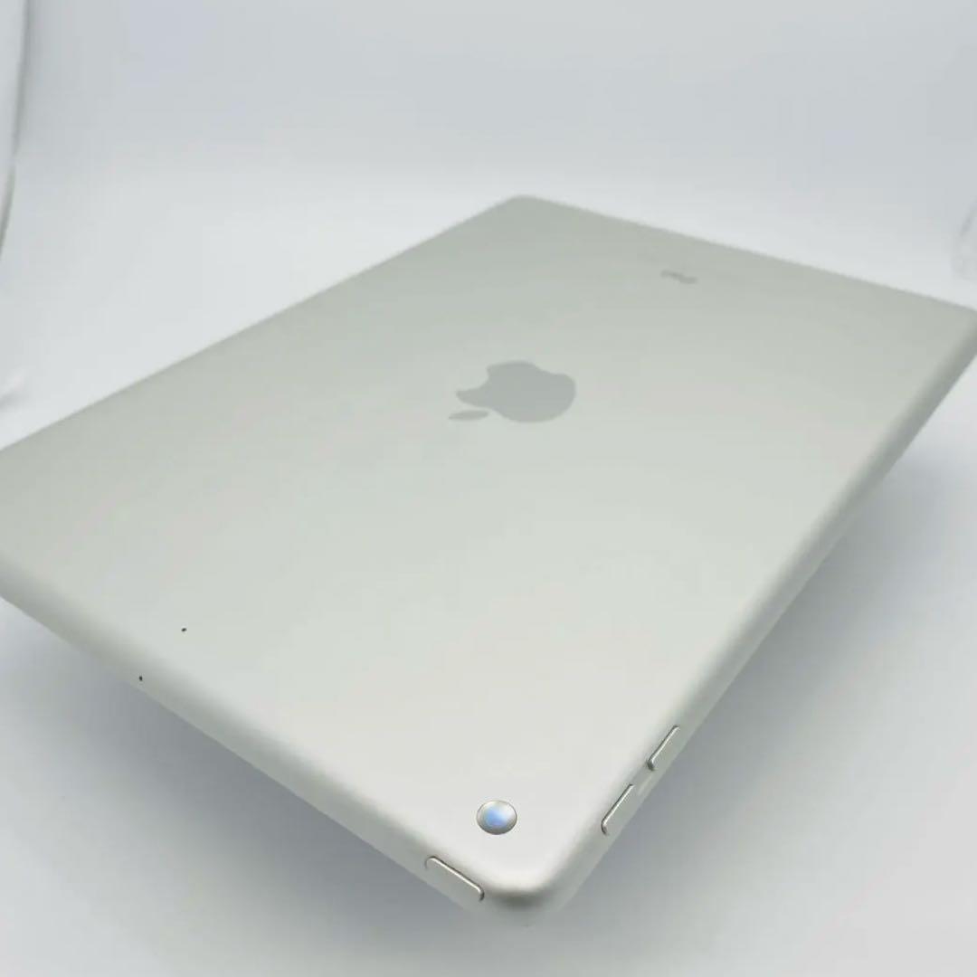 A 100% iPad 6 第6世代 32 GB Wi-Fi シルバー 本体