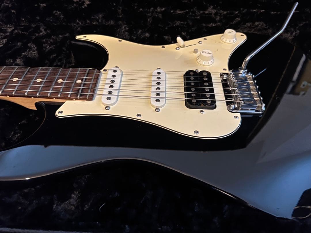 Suhr Pro series SSH 黒