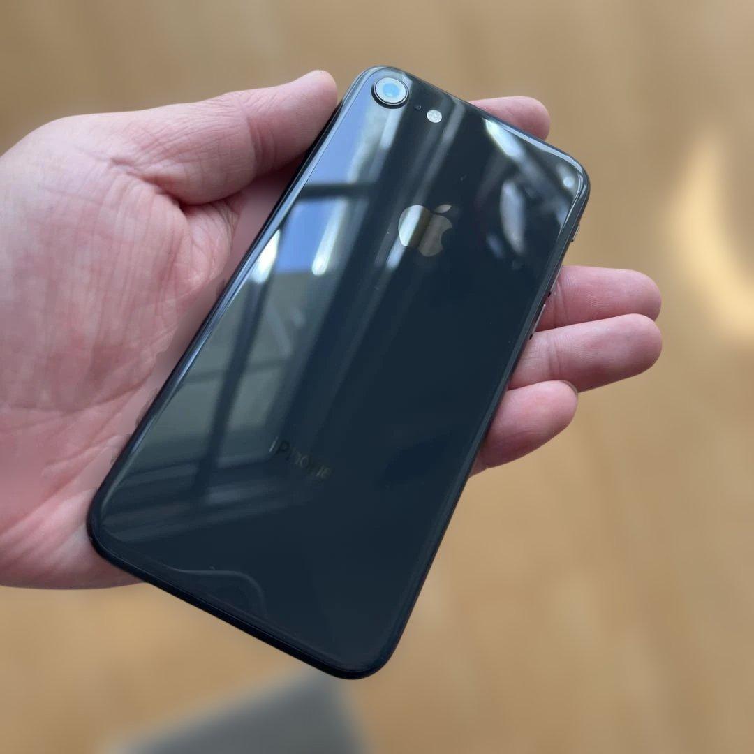 iPhone 8 64GB キズが少ないケース付き