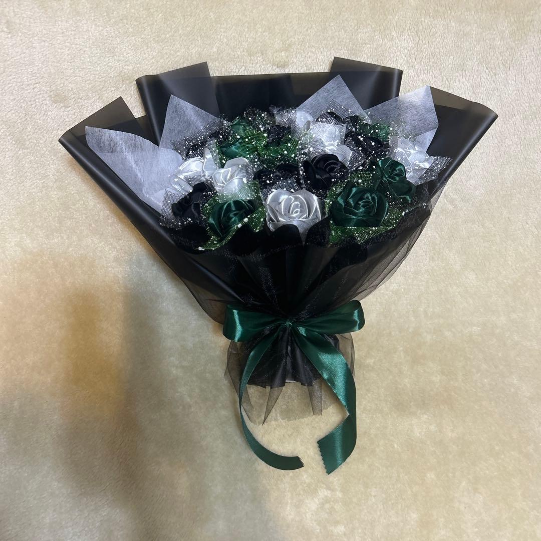 21本濃い緑・黒・シルバーバラブーケプレゼントお祝い枯れない花永生薔薇特別な人へ