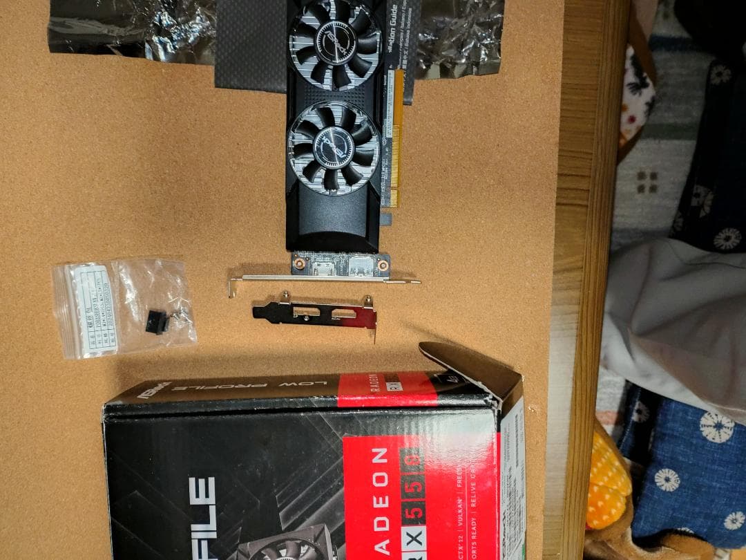 グラフィックボード・グラボ・ビデオカード ASRock Radeon RX 550 4GB GDDR5