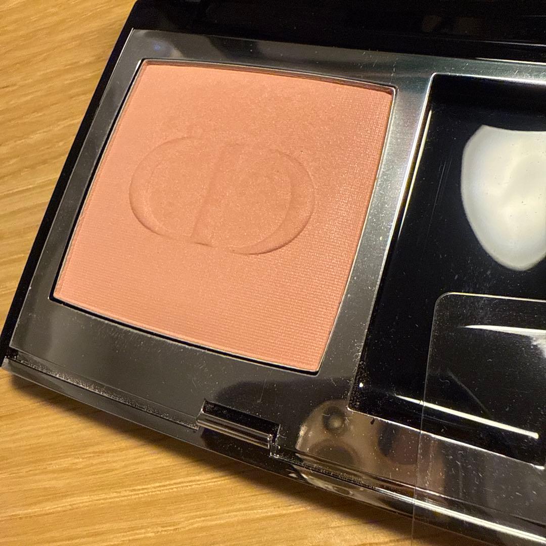 Dior パウダーチーク 732 ピーチ コロール サテン