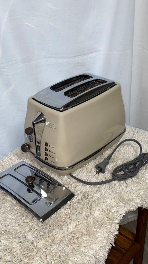 DeLonghi 2スロットトースター ベージュ