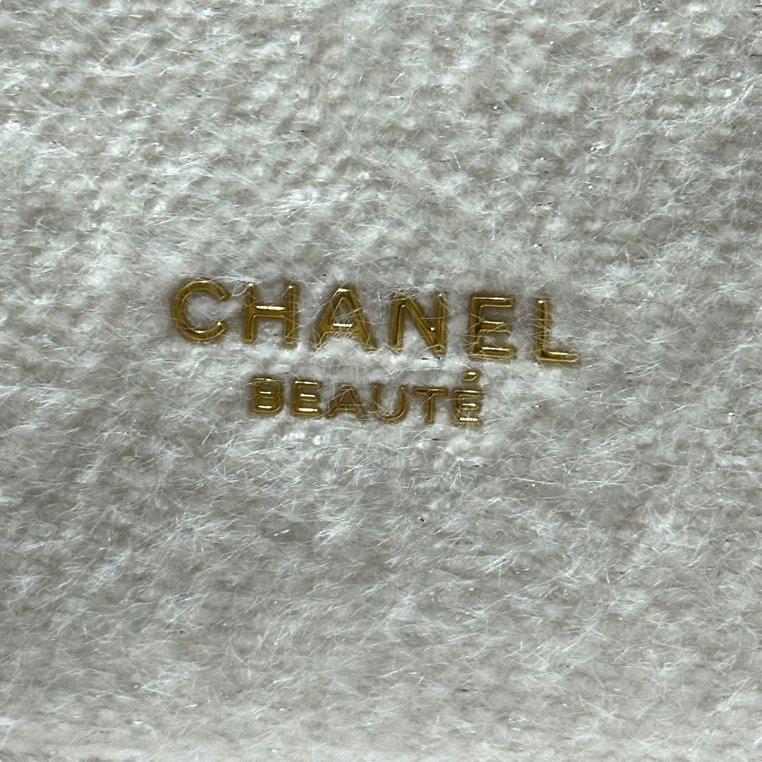 【新品未使用 】CHANEL 2024 クリスマスコフレ ポーチ ホワイト