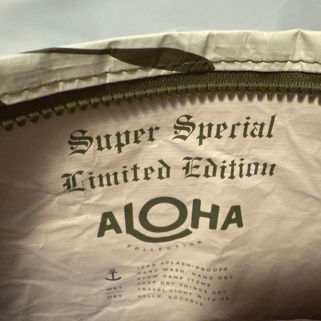 Aloha collection creme on oliveミドルポーチ