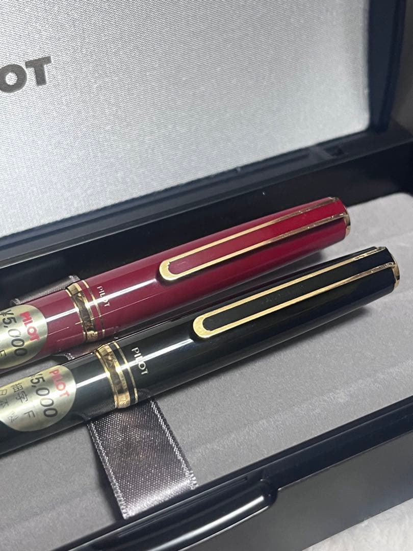 廃盤 新品未使用品 パイロット 万年筆 ヴィンテージ 黒 赤 ニブF 2本セット